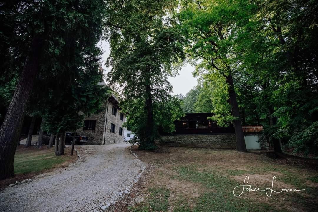 Deja Vu Szallas & Rendezveny Zirc Exteriér fotografie